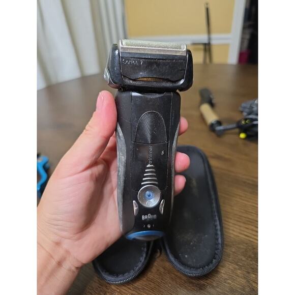 BRAUN Series 78Electric Shaver 760cc. 19 - Picture 4 of 16